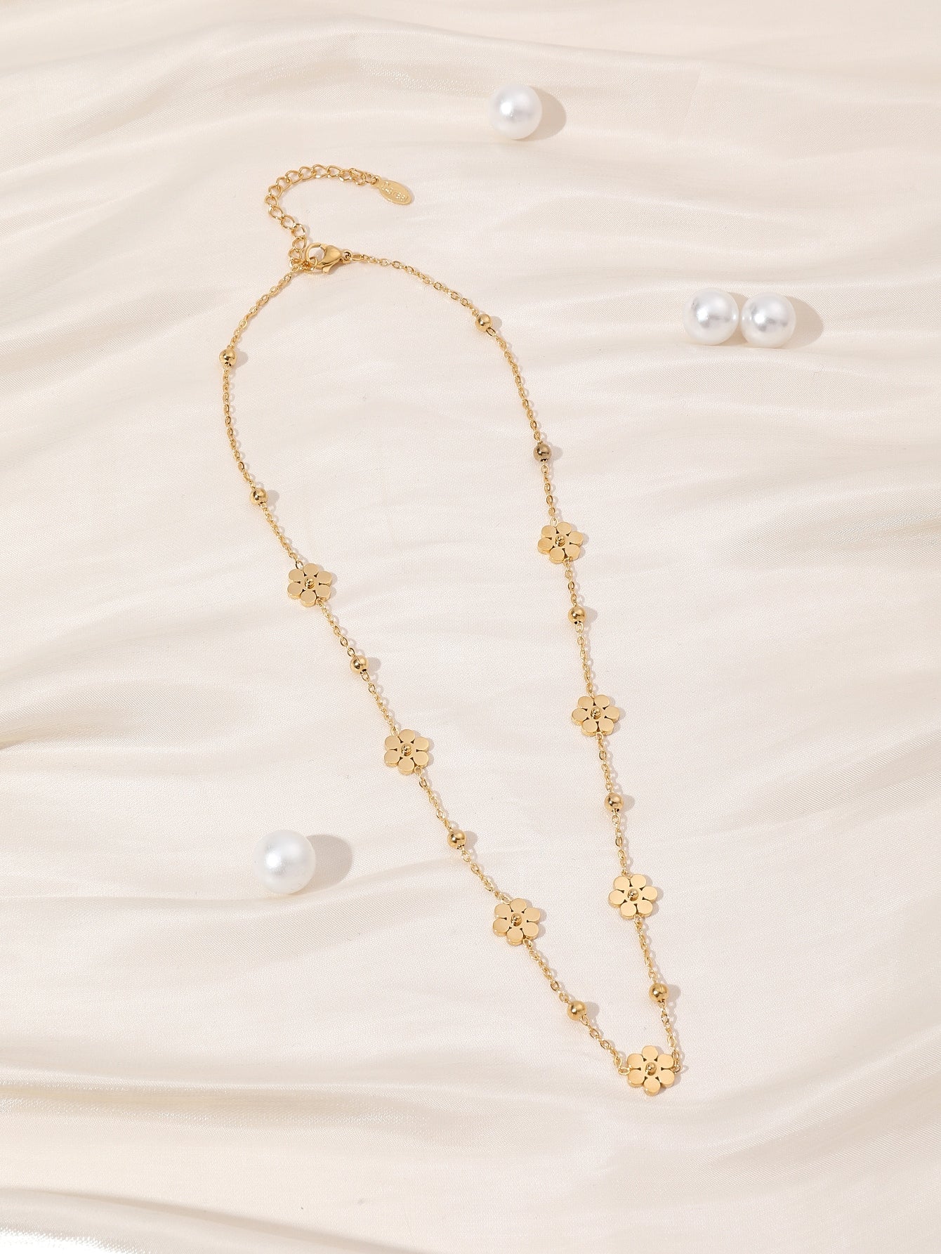 Elegant Faux Pearl Pendant Necklace with Delicate Chain