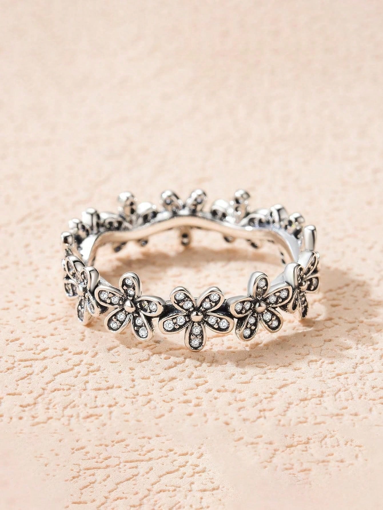 Flora Mystique Daisy Ring