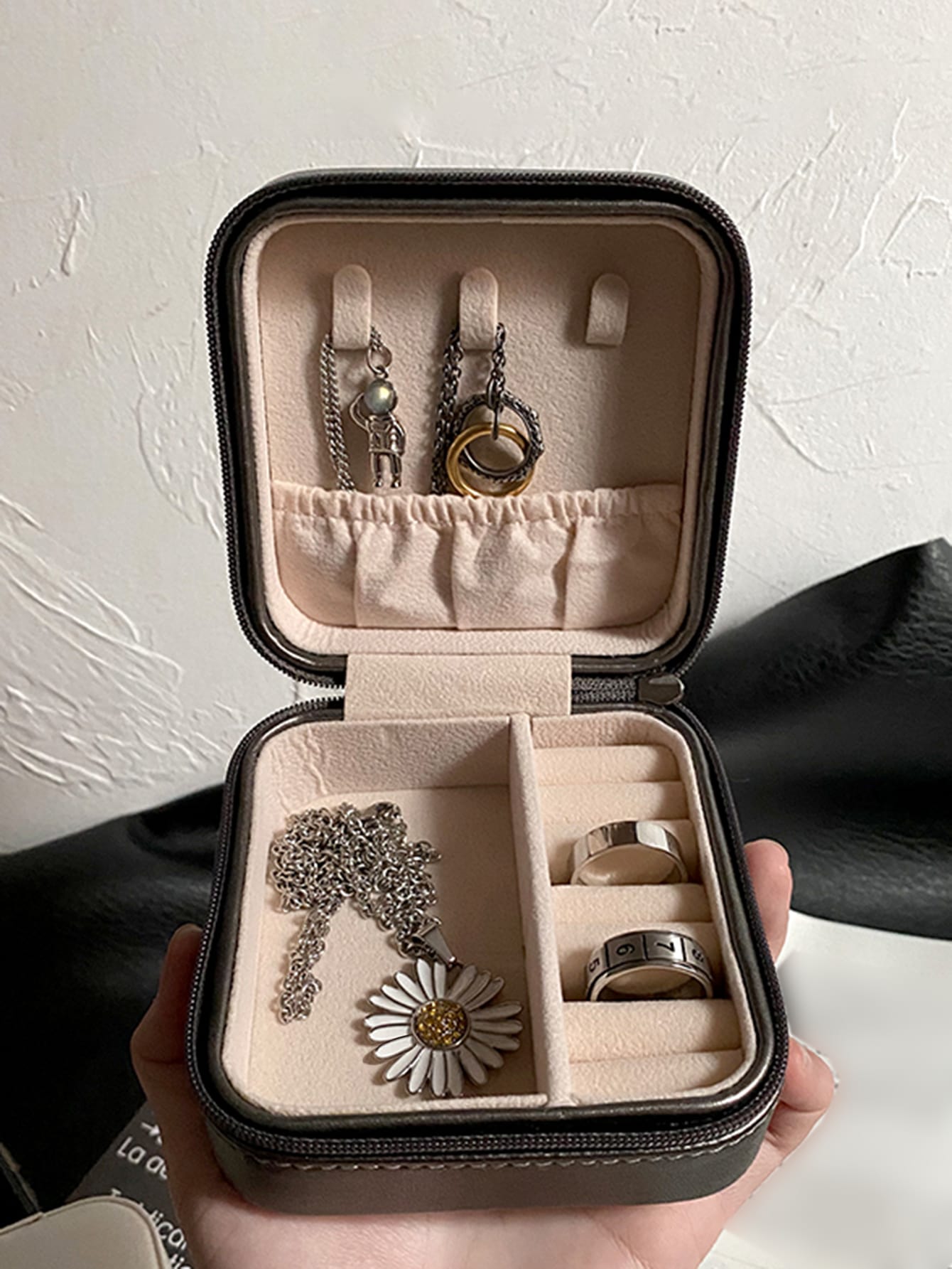 Jewelry Adventure Kit - Keep Your Treasures Safe and Stylish on the Go