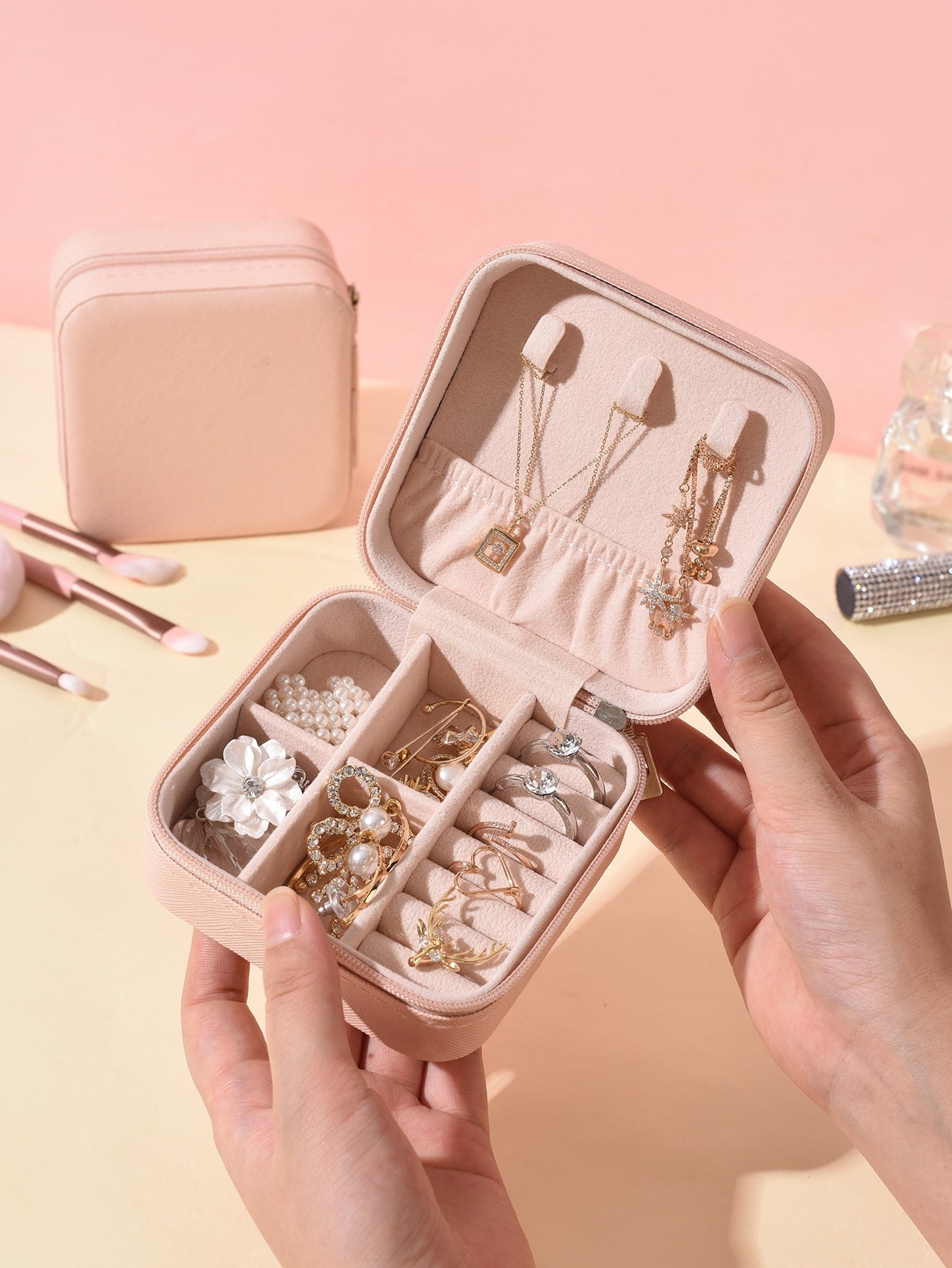 Jewelry Adventure Kit - Keep Your Treasures Safe and Stylish on the Go