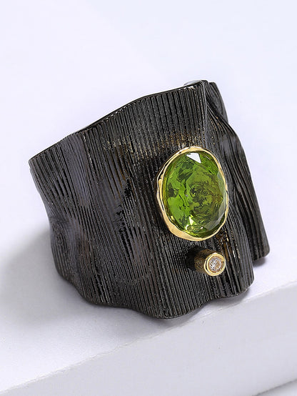 Enigmatic black Ring with Mesmerizing Green Gemstone