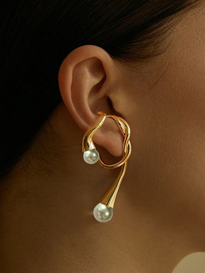 Irresistible Pearl Irregular Ear Cuff