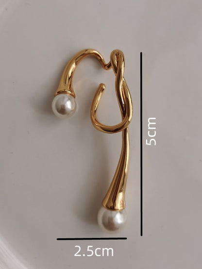 Irresistible Pearl Irregular Ear Cuff