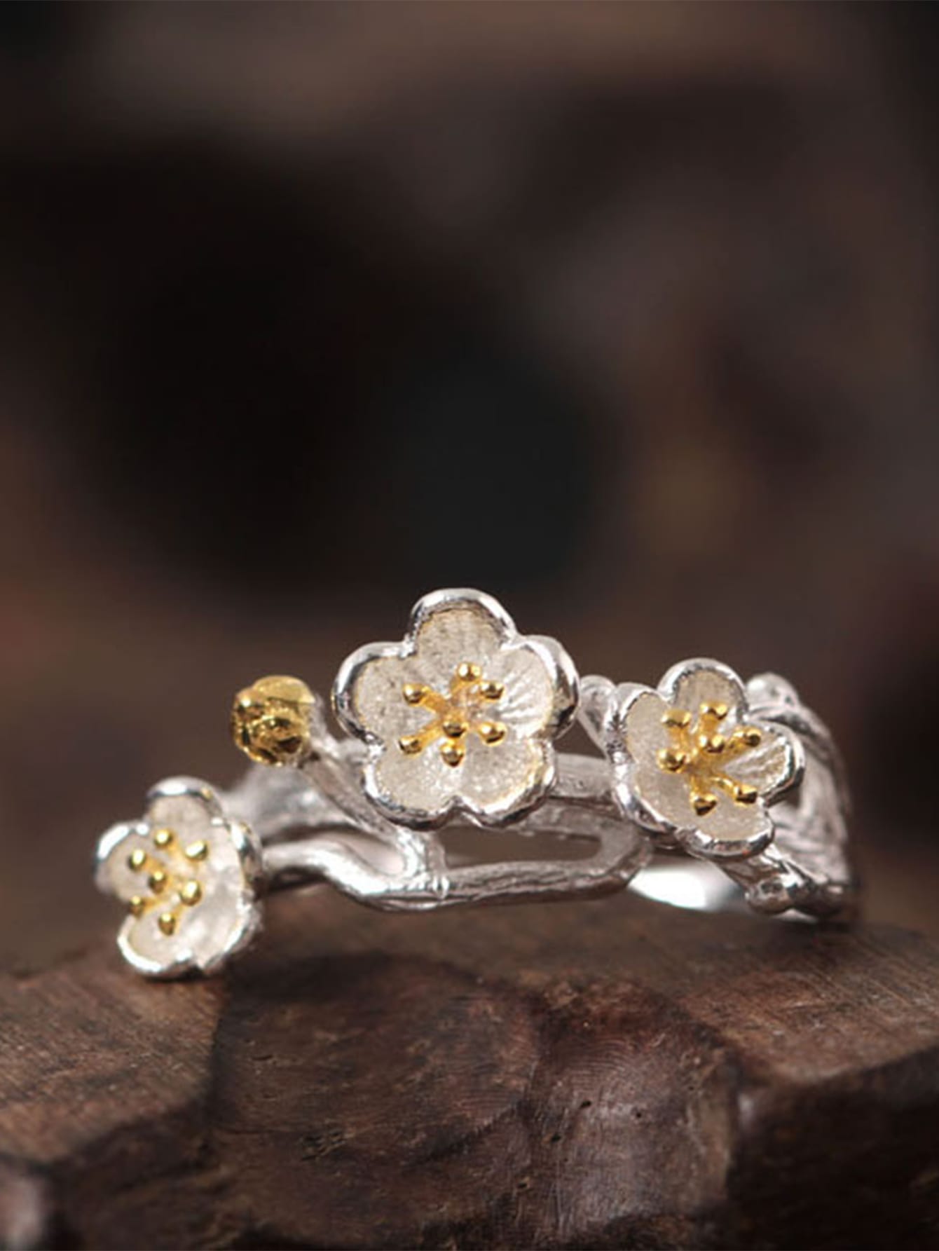 Blooming Beauty: Flower Decor Silver Cuff Ring - Embrace Floral Elegance