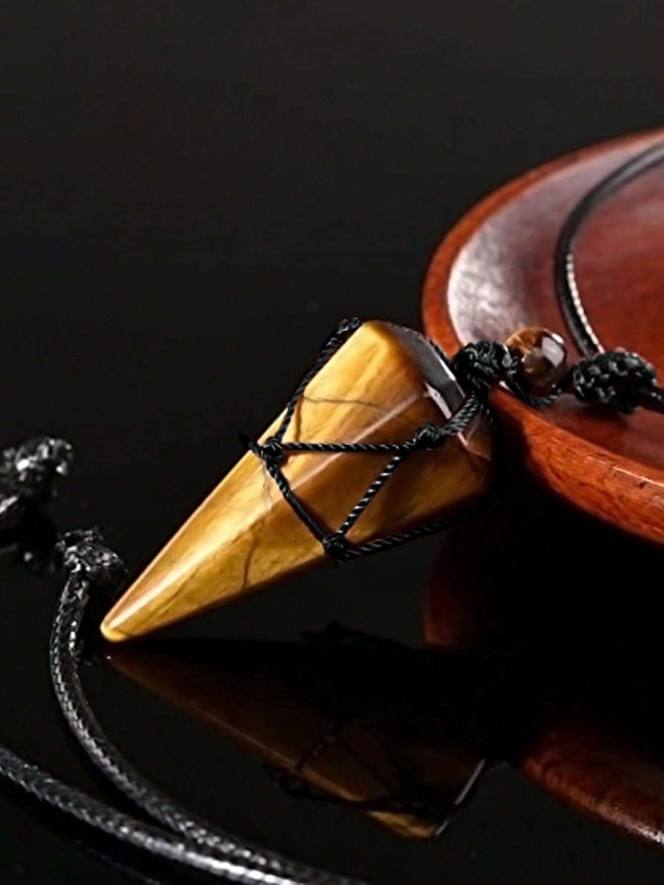 Elegant Geometric Beauty: Women's Fashion Stone Pendant Necklace - A Daily Decoration Delight