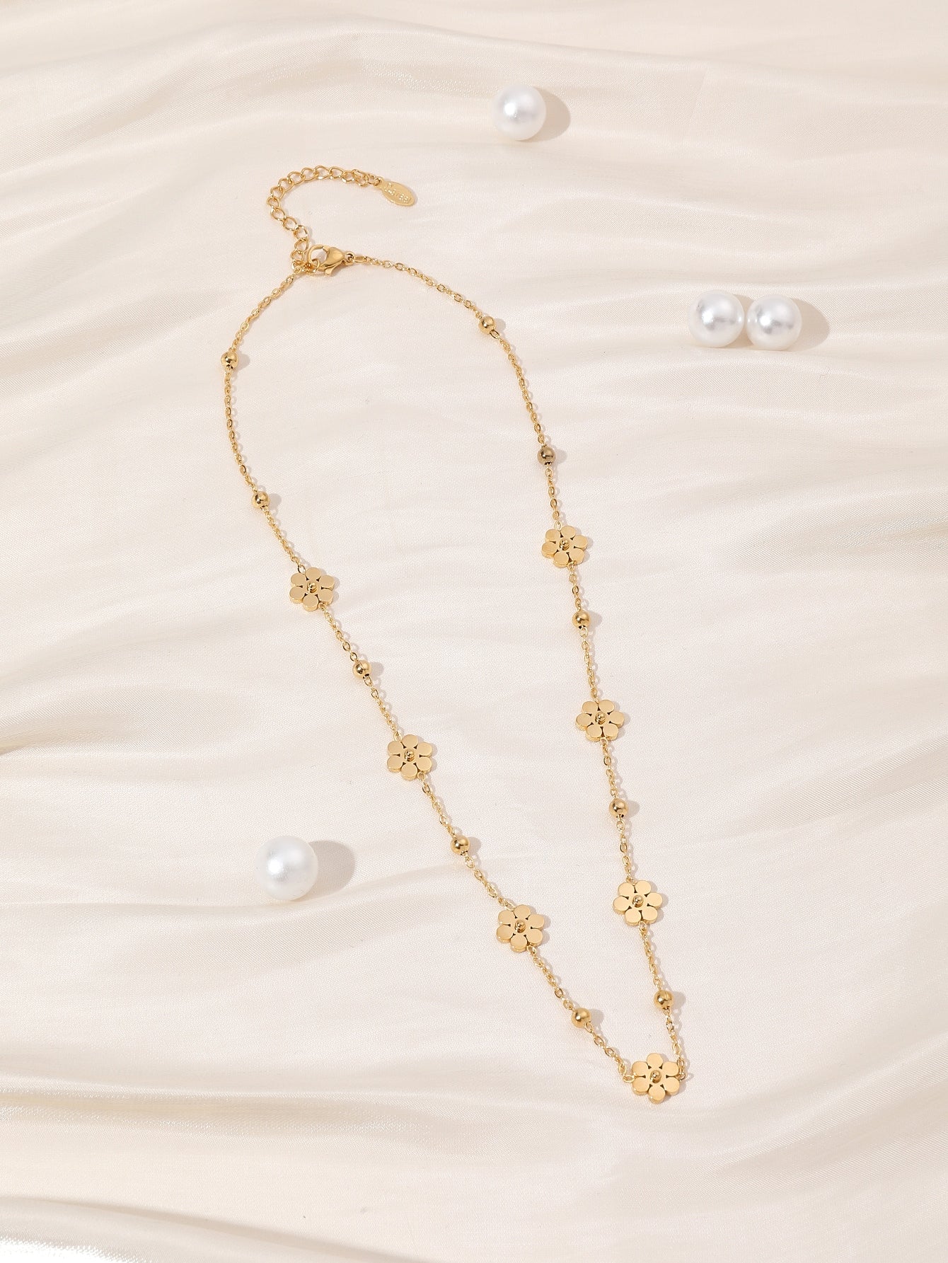 Elegant Faux Pearl Pendant Necklace with Delicate Chain