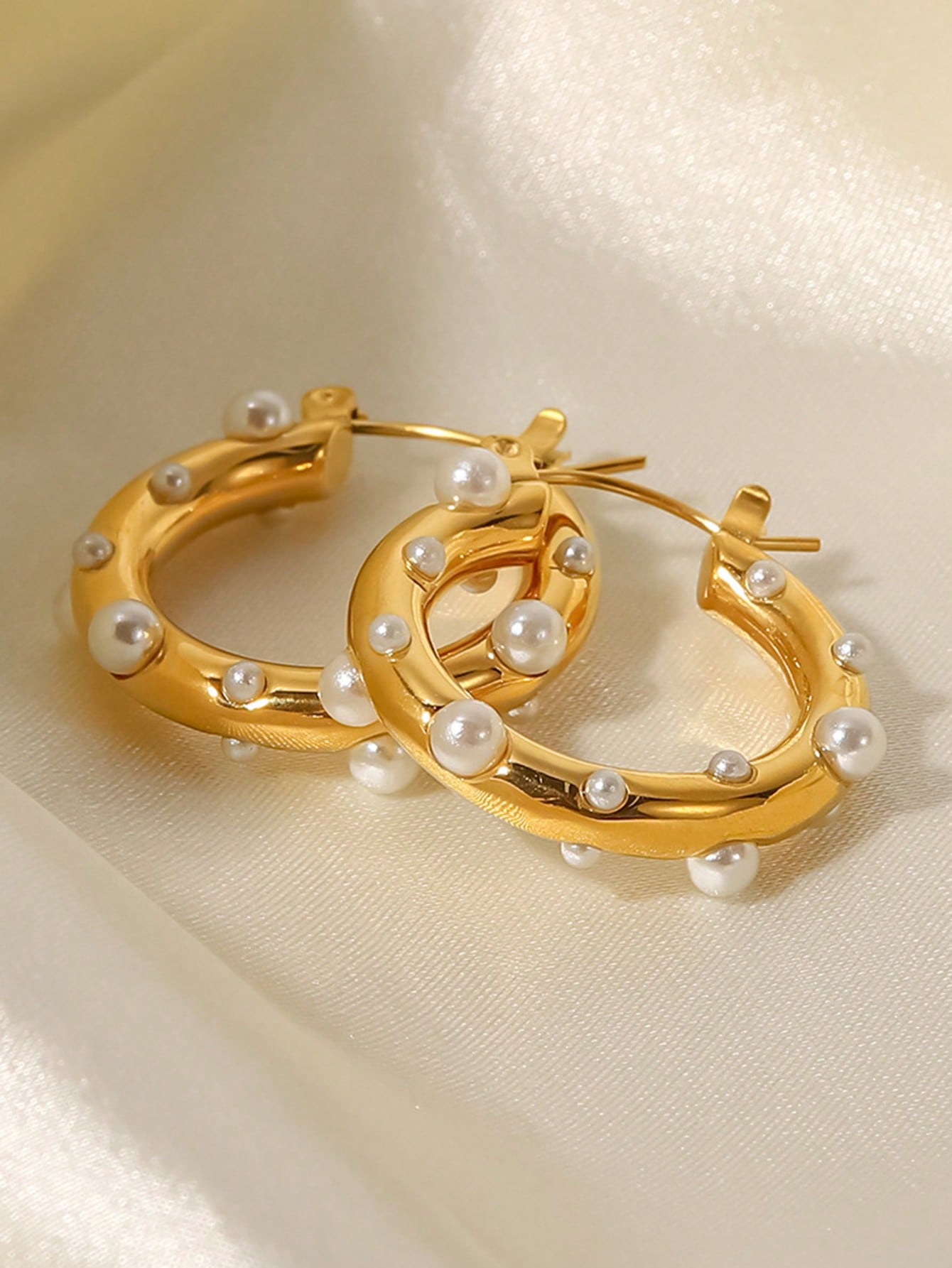 Pearl Elegance Hoop Earrings