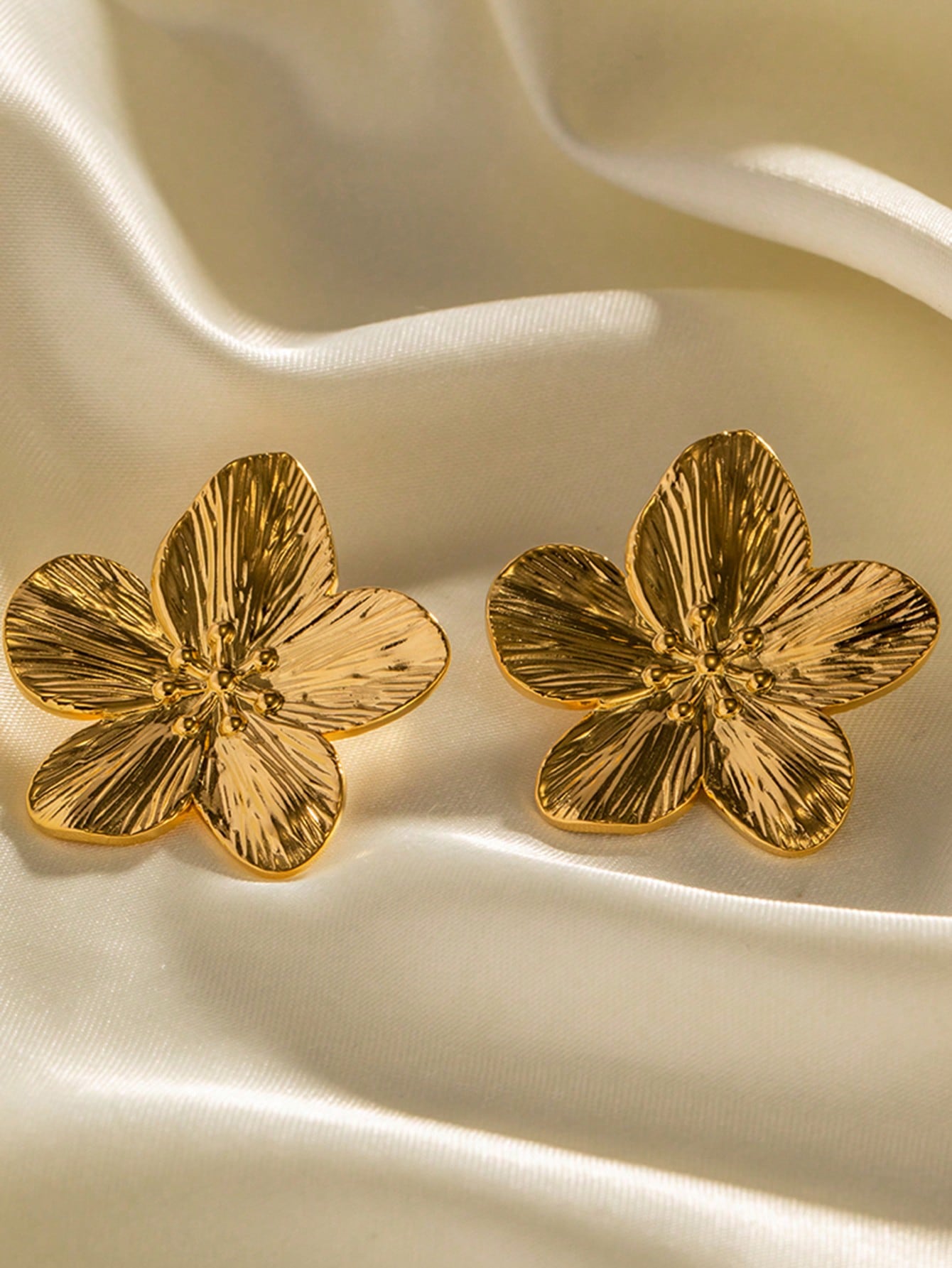 Matte Vintage Flower Stud Earrings for Women