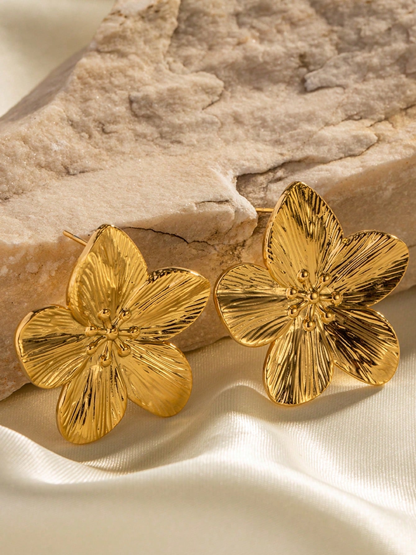 Matte Vintage Flower Stud Earrings for Women