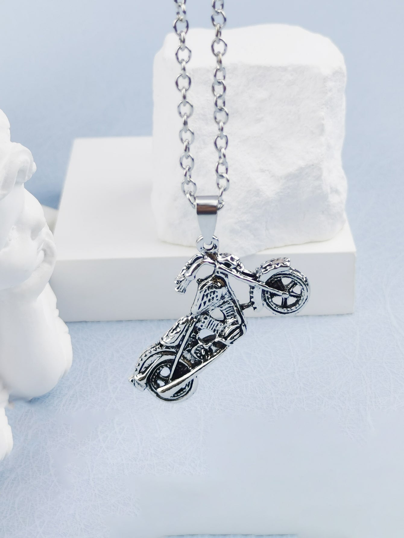 Strength and Style: Men's Fashionable Dumbbell Charm Necklace - Embrace Your Fitness Journey