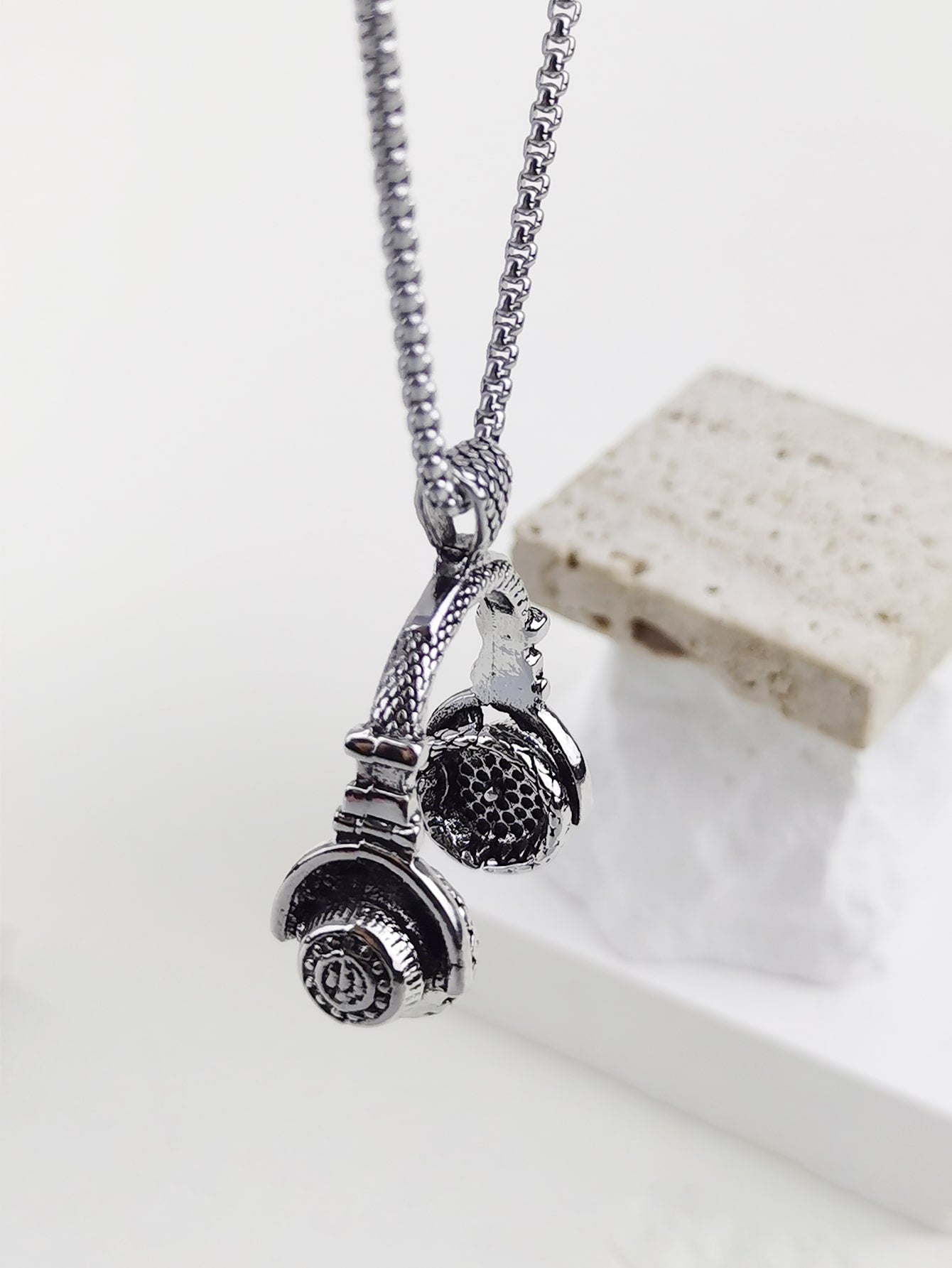 Strength and Style: Men's Fashionable Dumbbell Charm Necklace - Embrace Your Fitness Journey